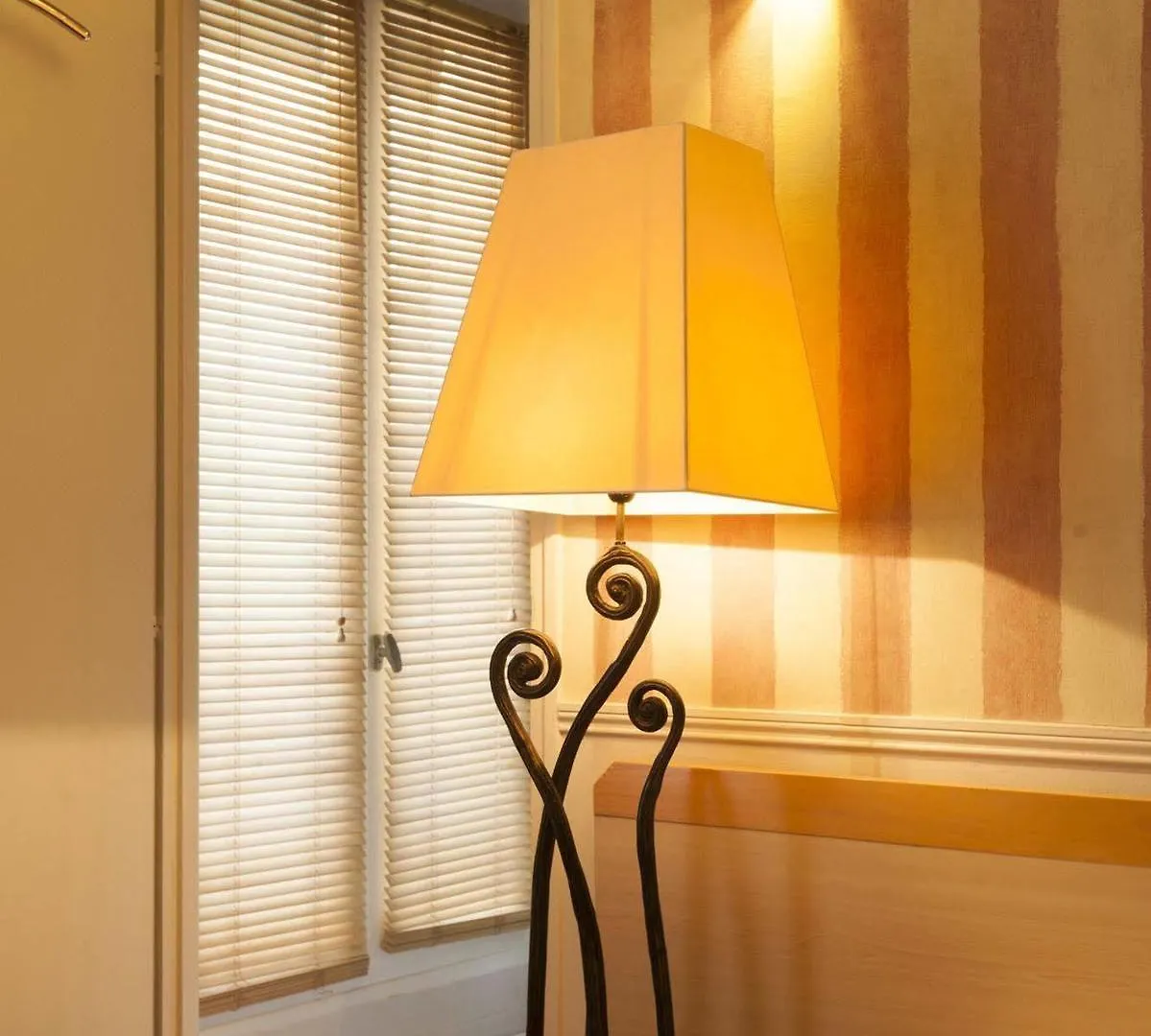 ***  Hotel De L'Avre París Francia